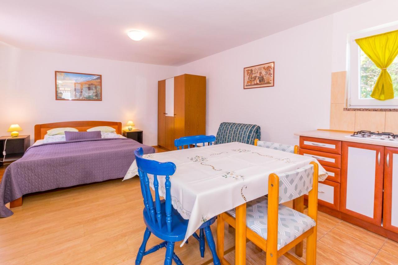 Cozy Apartments Emina Near The Sea Premantura Exterior foto